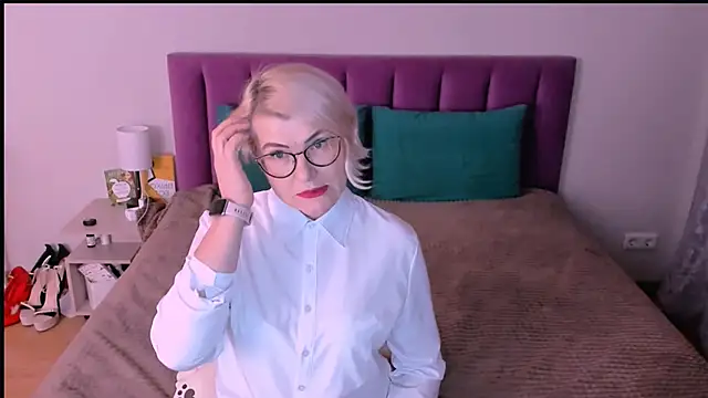 sabrinamacmarren online show from November 8, 2:20 pm