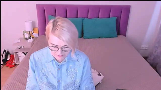 sabrinamacmarren online show from November 2, 1:16 pm