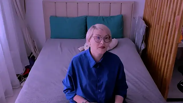 sabrinamacmarren online show from March 8, 9:34 am