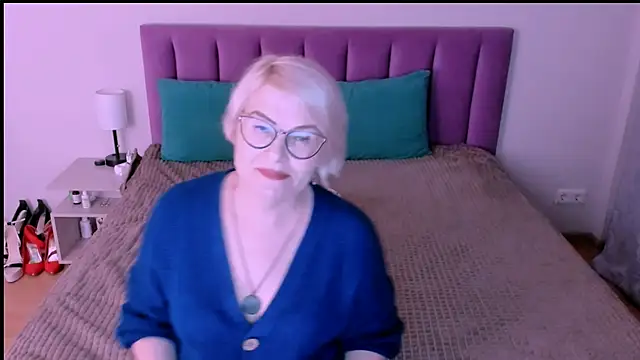 Snapshot of sabrinamacmarren chatting on September 23, 5:31 pm sabrinamacmarren online show from September 23, 5:31 pm