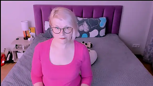 Snapshot of sabrinamacmarren chatting on October 2, 4:54 pm sabrinamacmarren online show from October 2, 4:54 pm