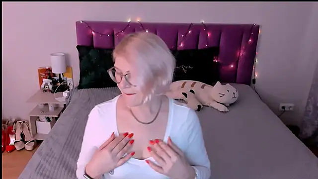 sabrinamacmarren online show from December 16, 11:58 am