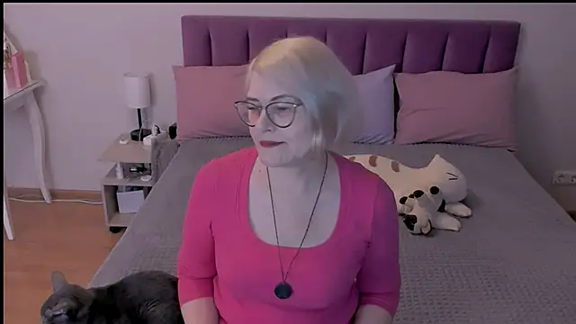 Snapshot of sabrinamacmarren chatting on March 9, 4:11 pm sabrinamacmarren online show from March 9, 4:11 pm