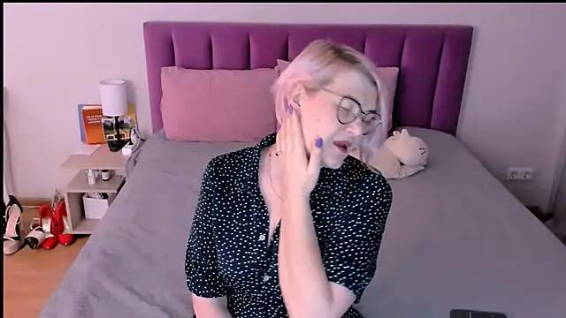 sabrinamacmarren online show from November 30, 1:12 pm