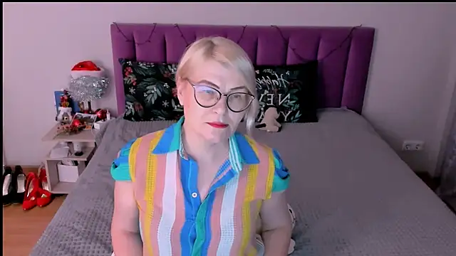 sabrinamacmarren online show from January 12, 2:46 pm