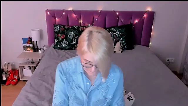 sabrinamacmarren online show from January 15, 4:32 pm