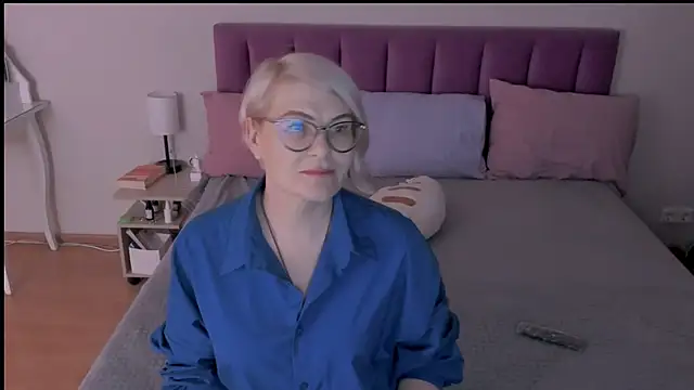 Snapshot of sabrinamacmarren chatting on March 19, 6:23 pm sabrinamacmarren online show from March 19, 6:23 pm