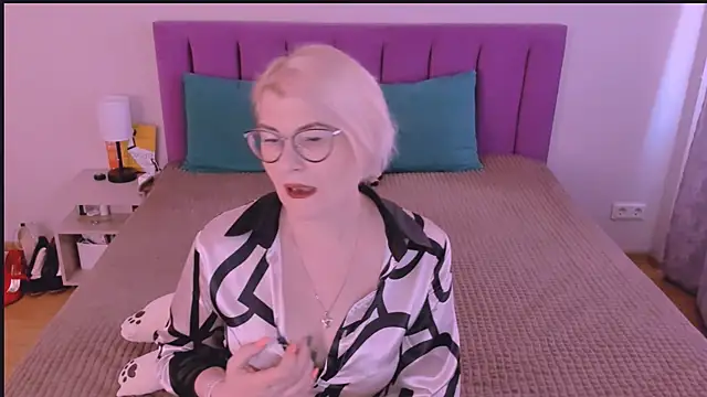 Snapshot of sabrinamacmarren chatting on September 28, 11:50 am sabrinamacmarren online show from September 28, 11:50 am