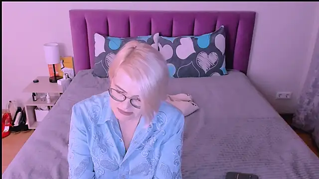 Snapshot of sabrinamacmarren chatting on October 1, 4:11 pm sabrinamacmarren online show from October 1, 4:11 pm