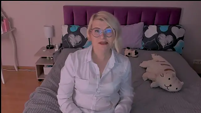 Snapshot of sabrinamacmarren chatting on February 26, 7:32 pm sabrinamacmarren online show from February 26, 7:32 pm