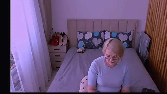 sabrinamacmarren online show from May 13, 2:02 pm