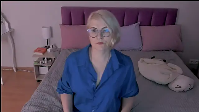 Snapshot of sabrinamacmarren chatting on March 11, 7:25 pm sabrinamacmarren online show from March 11, 7:25 pm