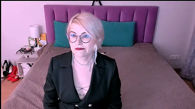 sabrinamacmarren online show from October 31, 3:19 pm