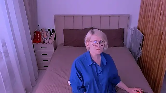 sabrinamacmarren online show from May 29, 5:30 pm
