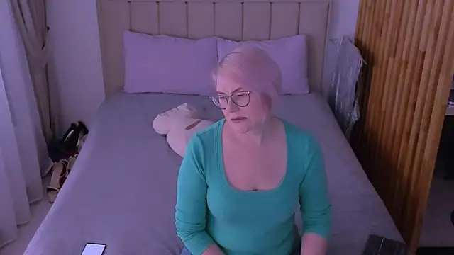 sabrinamacmarren online show from March 19, 7:52 am