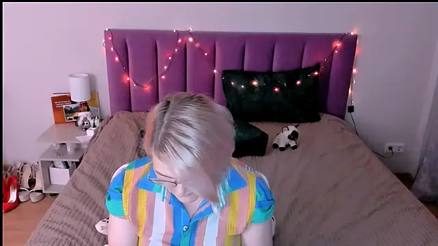 sabrinamacmarren online show from December 13, 8:04 pm