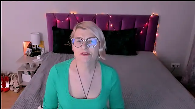 sabrinamacmarren online show from December 19, 2:41 pm