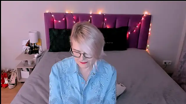 sabrinamacmarren online show from December 22, 1:44 pm