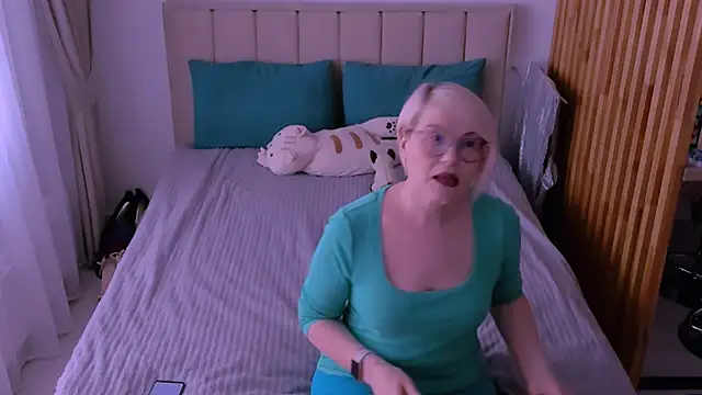 sabrinamacmarren online show from March 9, 8:18 am