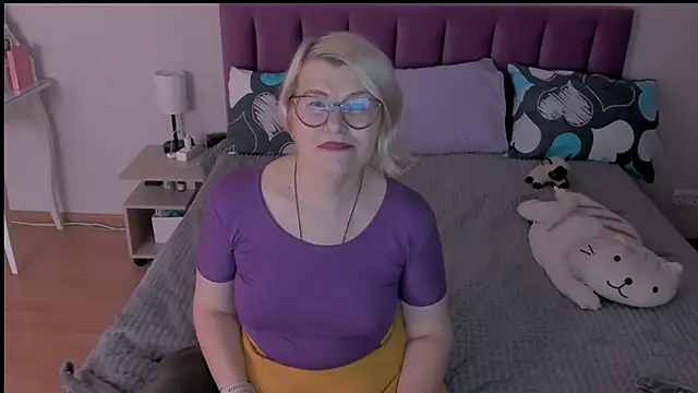 Snapshot of sabrinamacmarren chatting on February 25, 4:35 pm sabrinamacmarren online show from February 25, 4:35 pm