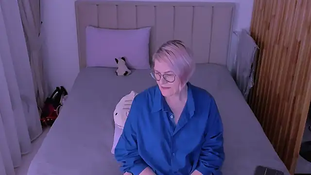 sabrinamacmarren online show from March 21, 8:46 pm