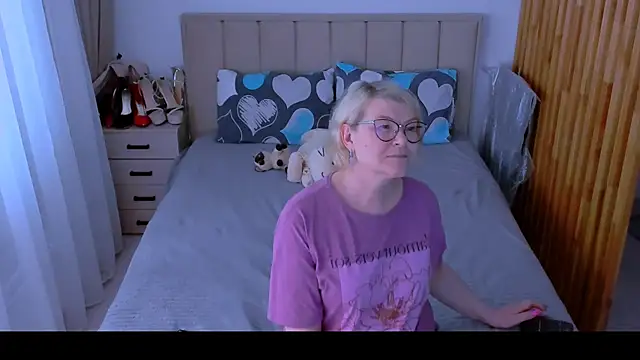 Snapshot of sabrinamacmarren chatting on June 24, 4:05 pm sabrinamacmarren online show from June 24, 4:05 pm