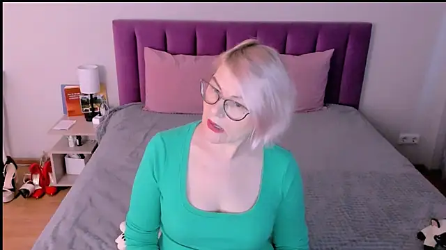 sabrinamacmarren online show from December 1, 7:31 am