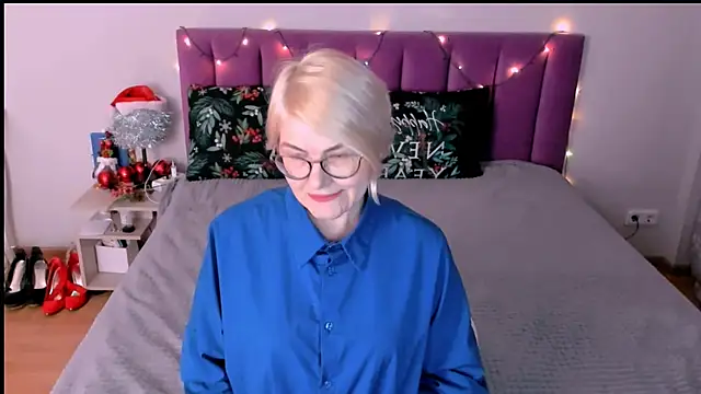 sabrinamacmarren online show from January 10, 1:28 pm