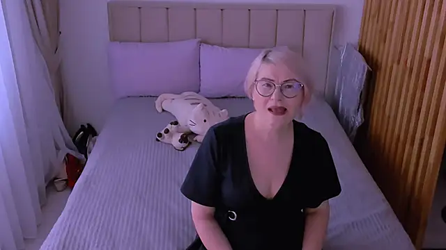 sabrinamacmarren online show from March 22, 9:44 am