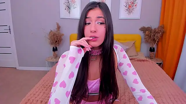 MiaSilkX online show from February 17, 4:15 pm