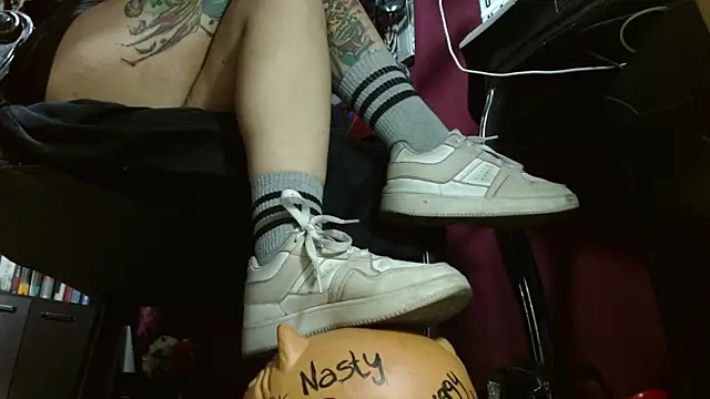 Snapshot of MeGoddesSara chatting on July 10, 1:05 am MeGoddesSara online show from July 10, 1:05 am
