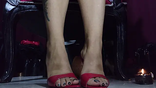 MeGoddesSara online show from March 19, 9:15 pm