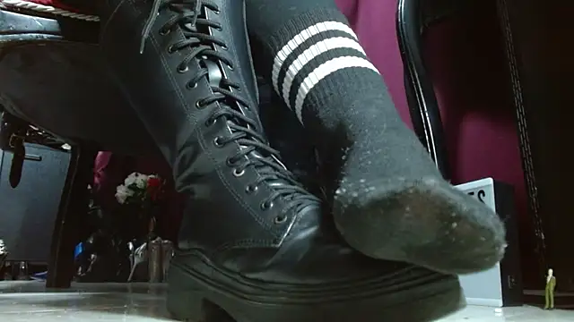MeGoddesSara online show from May 16, 2:10 am