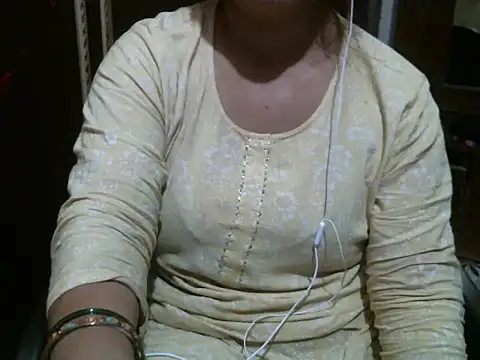 Snapshot of UrsMansi chatting on November 7, 3:44 am UrsMansi online show from November 7, 3:44 am