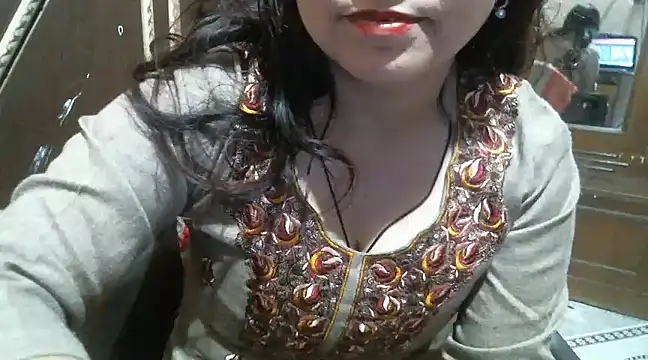 Snapshot of UrsMansi chatting on February 24, 10:58 pm UrsMansi online show from February 24, 10:58 pm