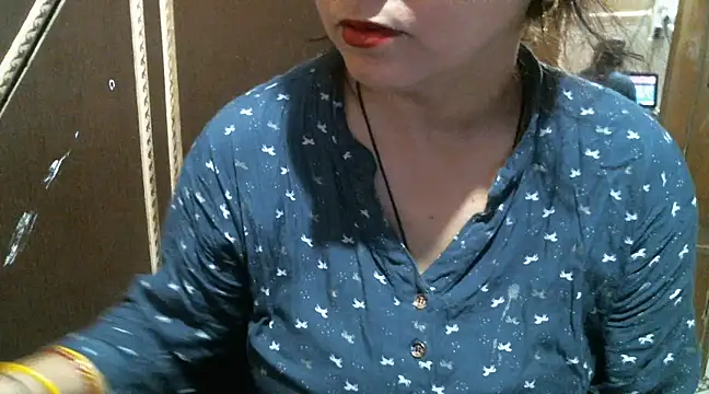 Snapshot of UrsMansi chatting on March 13, 1:32 am UrsMansi online show from March 13, 1:32 am