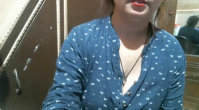 Snapshot of UrsMansi chatting on March 8, 1:39 am UrsMansi online show from March 8, 1:39 am