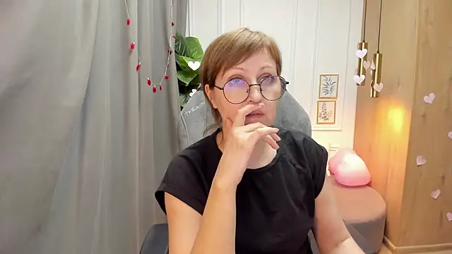 Snapshot of Paris_Cherry chatting on February 18, 4:36 pm Paris Cherry online show from February 18, 4:36 pm