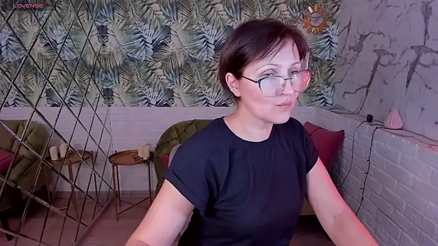 Snapshot of Paris_Cherry chatting on January 6, 11:19 pm Paris Cherry online show from January 6, 11:19 pm