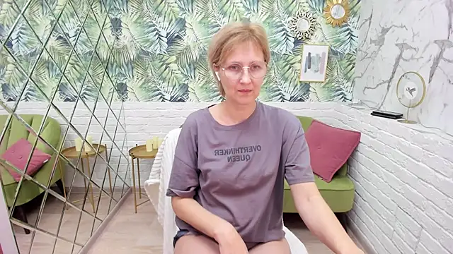 Snapshot of Paris_Cherry chatting on November 6, 8:02 pm Paris Cherry online show from November 6, 8:02 pm