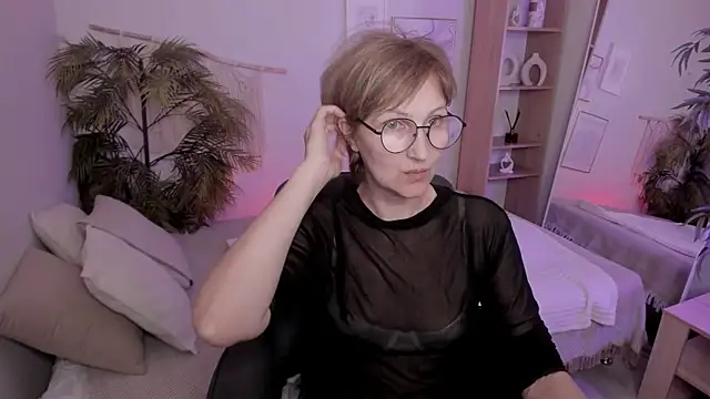 Paris Cherry online show from July 9, 6:40 pm