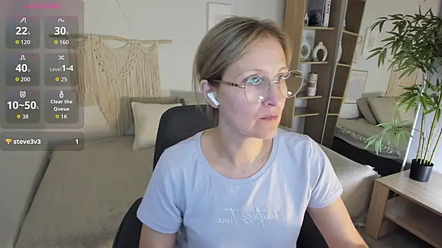 Snapshot of Paris_Cherry chatting on September 21, 7:52 pm Paris Cherry online show from September 21, 7:52 pm