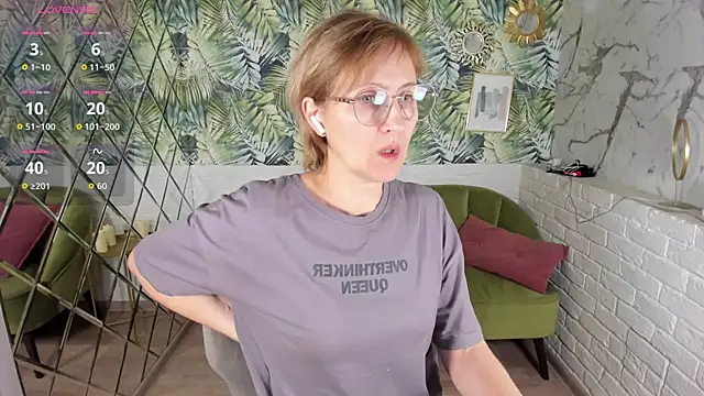 Paris Cherry online show from December 21, 6:09 pm