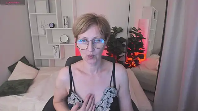 Snapshot of Paris_Cherry chatting on June 7, 4:50 am Paris Cherry online show from June 7, 4:50 am