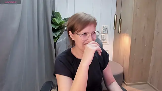 Snapshot of Paris_Cherry chatting on February 23, 4:46 pm Paris Cherry online show from February 23, 4:46 pm
