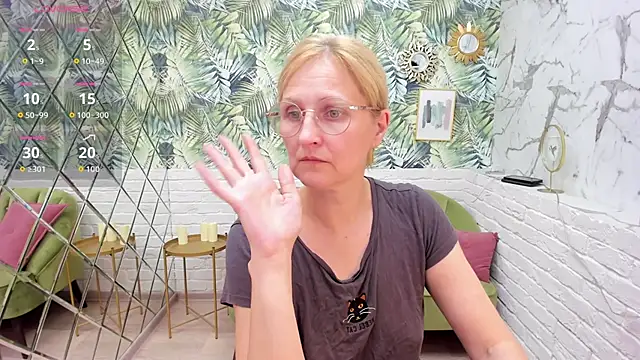 Snapshot of Paris_Cherry chatting on September 14, 8:42 pm Paris Cherry online show from September 14, 8:42 pm