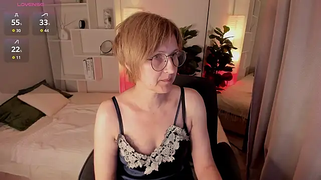 Snapshot of Paris_Cherry chatting on May 28, 6:03 pm Paris Cherry online show from May 28, 6:03 pm