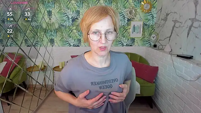 Snapshot of Paris_Cherry chatting on May 8, 4:38 am Paris Cherry online show from May 8, 4:38 am