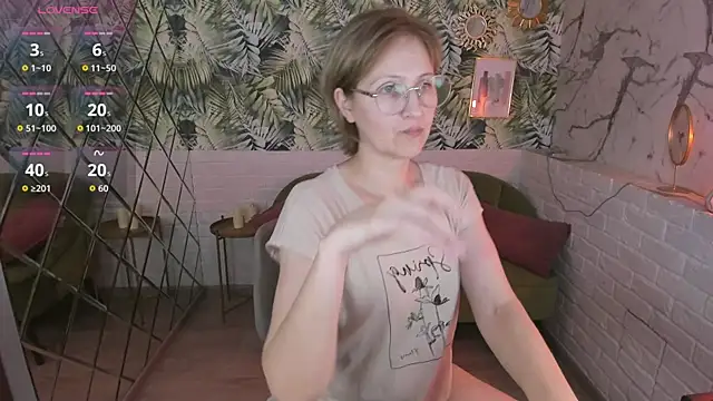 Snapshot of Paris_Cherry chatting on December 13, 8:26 pm Paris Cherry online show from December 13, 8:26 pm