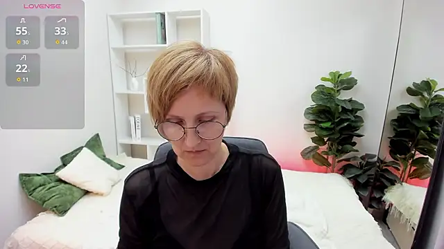 Paris Cherry online show from March 21, 6:01 pm